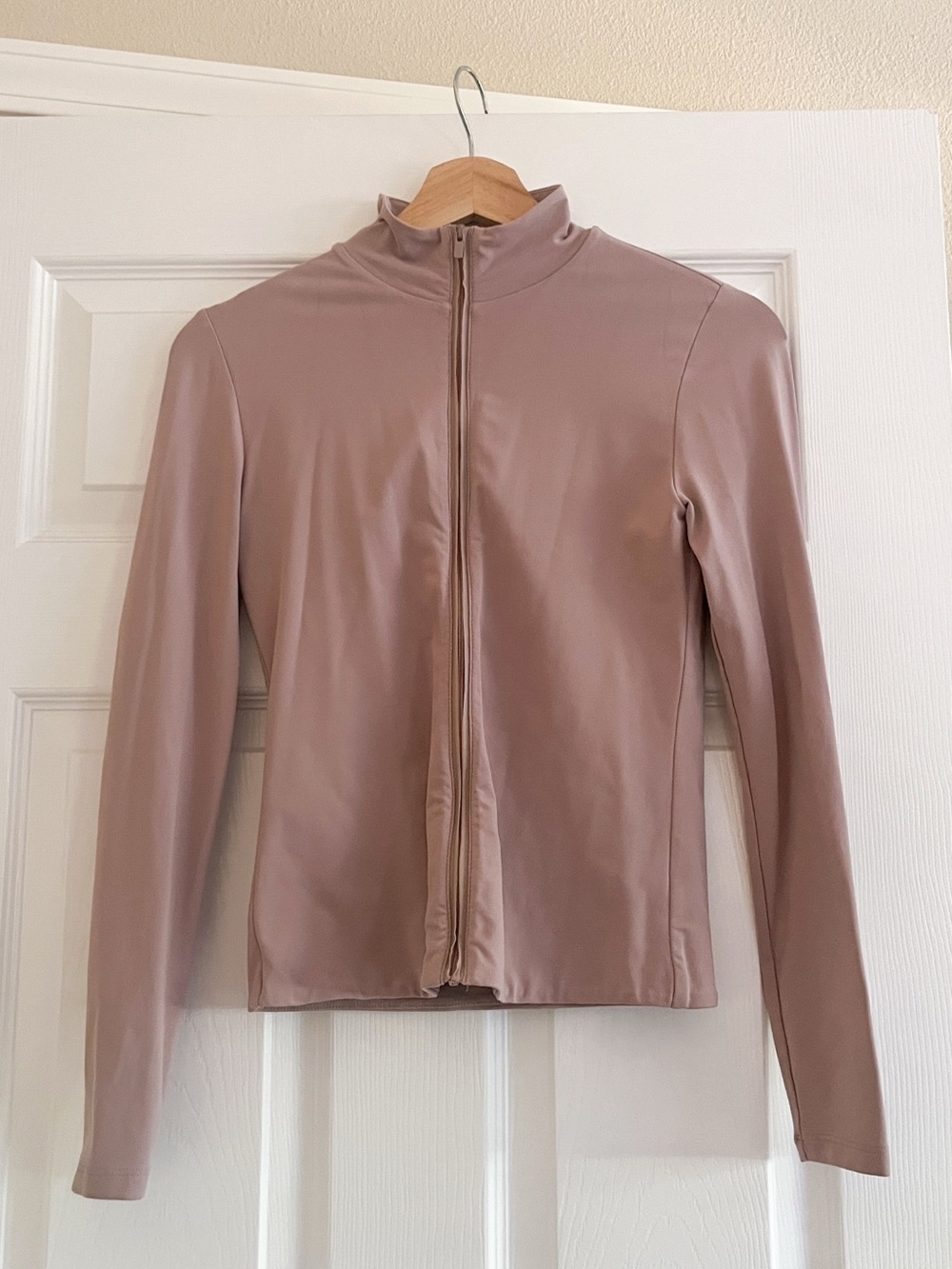 Aritzia Babaton Contour Riser Zip-Up